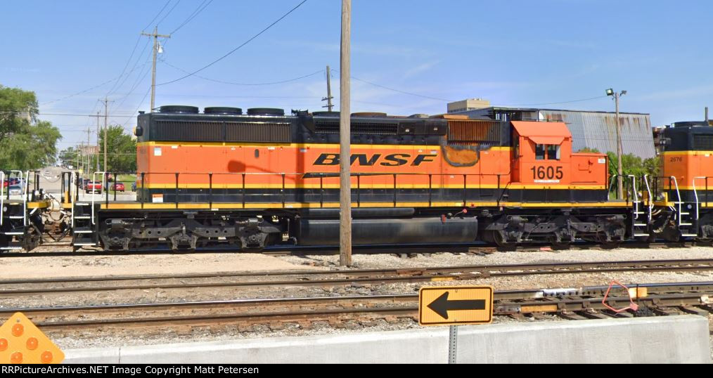 BNSF 1605